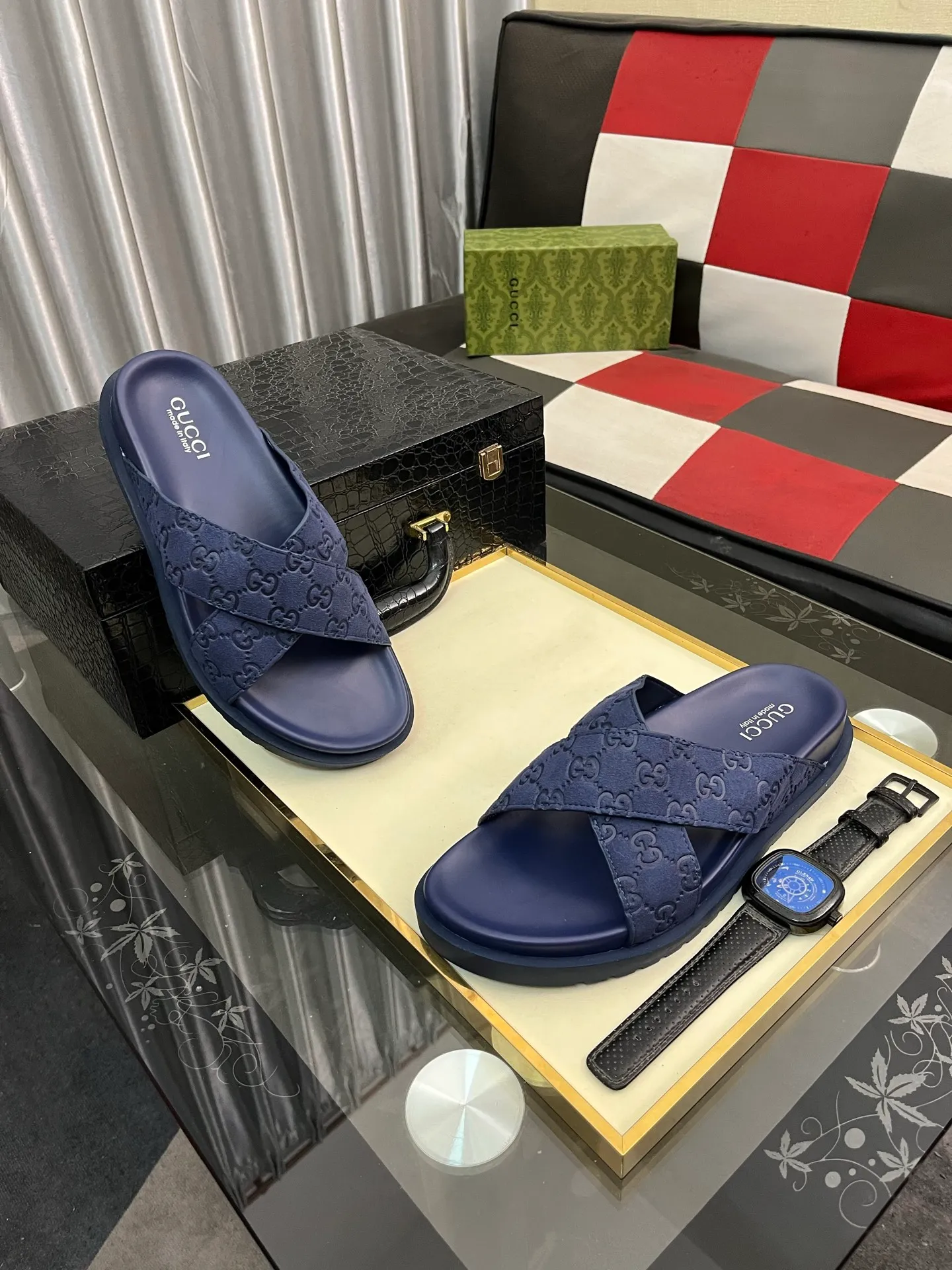 Men's shoes 💰320⌚️⌚️ (gucci-Gucci) New men's slippers, high-end boutique, made of cowhide, with exquisite embossed logo decoration on the upper, fine workmanship, super soft soles, casual, loose and comfortable, a must-have in summer! \nsize：38-44